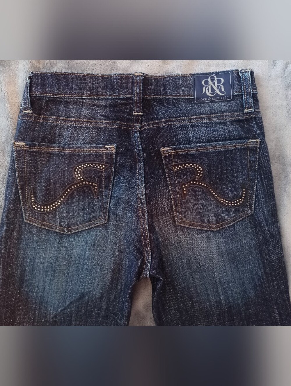 Rock & Republic Dark Wash Boot Cut Jeans with Signature Back Pockets Sz 6